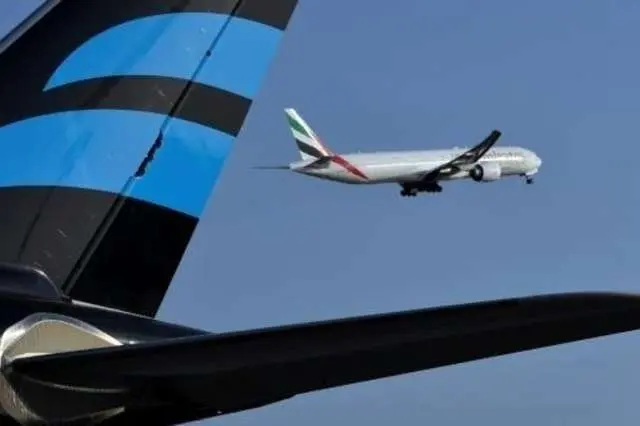 En la imagen de AFP, un avión Emirates Airline Boeing 777 despega del Aeropuerto Felix Houphouet-Boigny, en Abidjan.