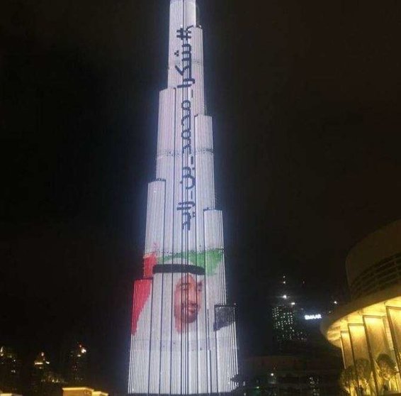 Burj Khalifa con el luminoso del príncipe heredero de Abu Dhabi.