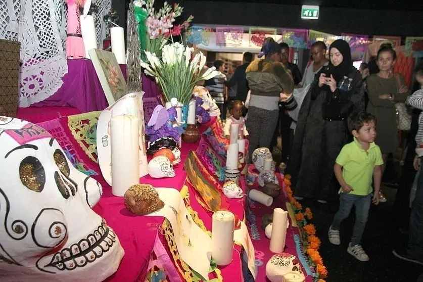 Altar del Día del Muertos en la entrada de la sala de cine donde se proyectó la película. (EL CORREO)