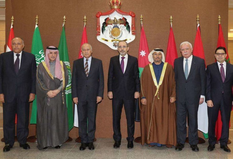 En la imagen de Reuters, los participantes en la reunión árabe.