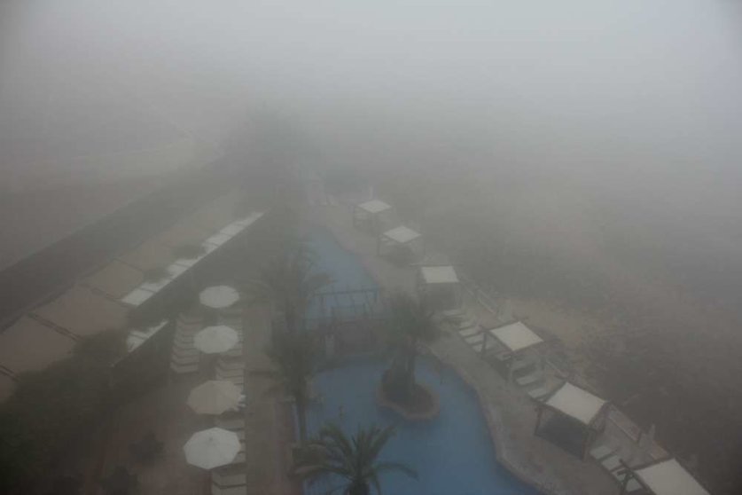 Densa niebla en la mañana del lunes en la zona de Yas Island, situada en las proximidades del aeropuerto de Abu Dhabi. (EL CORREO)