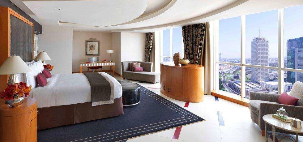 Una imagen de la Suite Imperial en el hotel Fairmont Dubai.