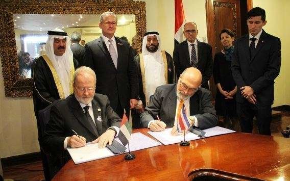Un momento de la firma entre las universidades de Costa Rica y Sharjah.