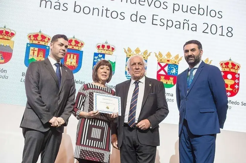 Presentación de los Pueblos mas bonitos de España 2018.Francisco Javier Fernández, consejero de Turismo; Alto comisionado para la Marca España, Carlos Espinosa; y Francisco Maestre, presidente de Los Pueblos mas Bonitos. (Efe)