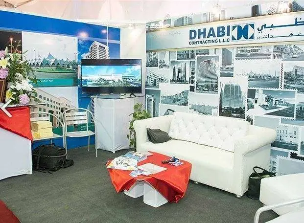 Un expositor de la constructora Dhabi Contracting.