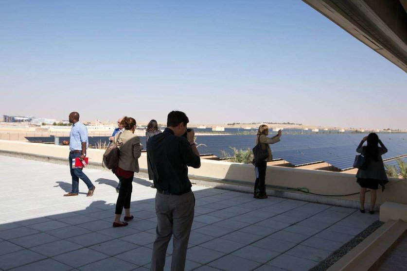 Recorrido por la Planta Solar de Dubai durante la Semana de la Sostenibilidad de Abu Dhabi. (EL CORREO)