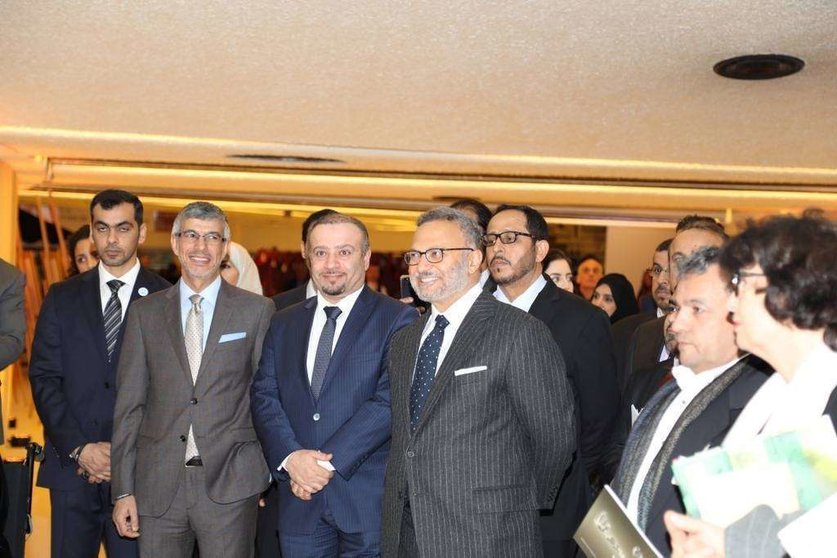 Anwar Gargash, durante la inauguración en Ginebra de la exposición sobre la participación de Emiratos en el Examen Periódico Universal del Consejo de Derechos Humanos. (WAM)