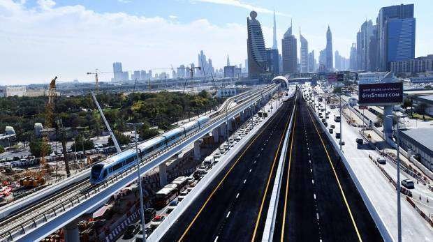 Uno de los nuevos puentes que se han inaugurado este sábado en Dubai.