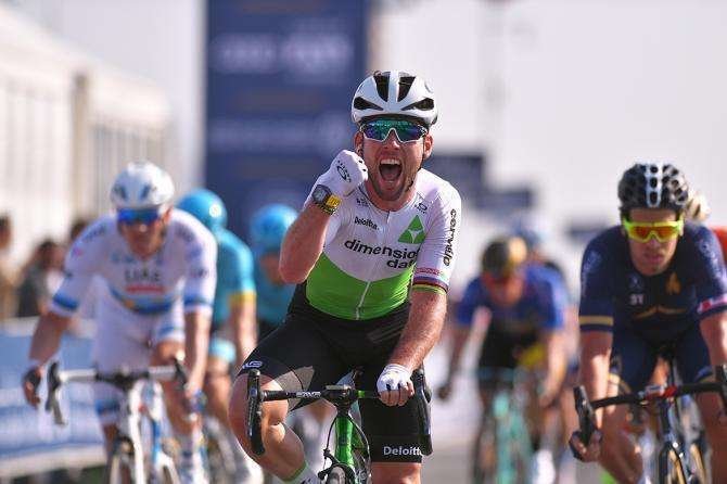Cavendish celebra con rabia su victoria en la tercera etapa del Dubai Tour.