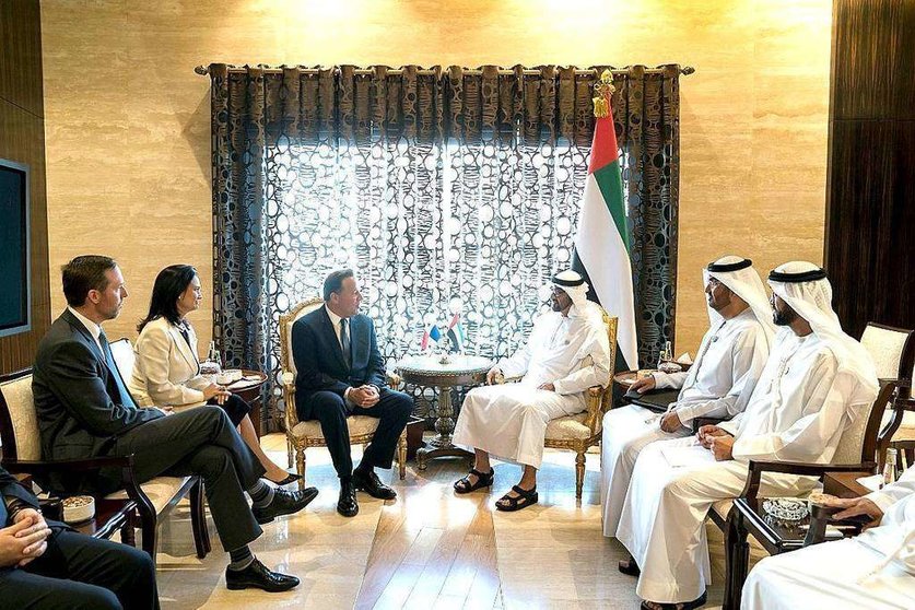 El jeque Mohammed bin Zayed ha recibido este lunes al presidente de Panama, Juan Carlos Varela. (WAM)