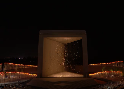 Miles de puntos de luz recrean la imagen de Sheikh Zayed en el nuevo Memorial del Fundador. (The Founder's Memorial)