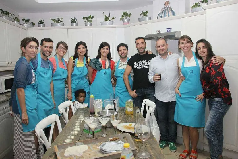 Foto de familia de los cocineros en competición. (EL CORREO)