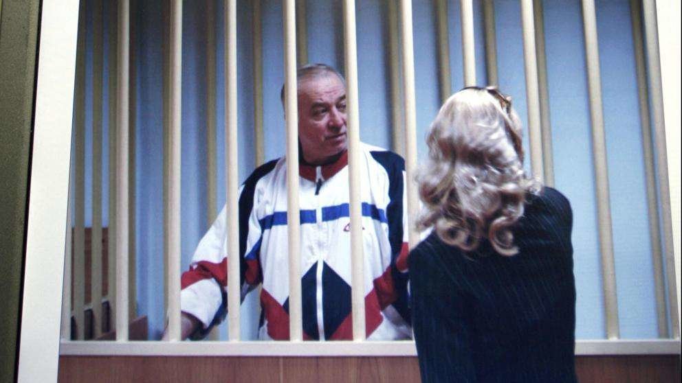 El exespía ruso Sergei Skripal, el día de su su sentencia en agosto de 2006, cuando fue condenado a 13 años de prisión (Associated Press)