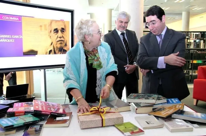 Silvia Castillo, con el embajador de Colombia, Faihan Al-Fayez. (ELCORREO)