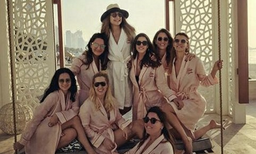 Una de las fotografías subidas por Mina Basaran en la red Instagram de su despedida de soltera en Dubai. 