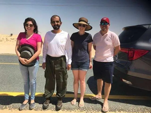 De izquierda a derecha, la mexicana Hanna Arroyo, el gobernante de Dubai, Jessica Lambert y Simón.