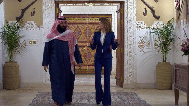 El príncipe heredero de Arabia Saudita, Mohammed bin Salman, con Norah O'Donnell de la CBS.