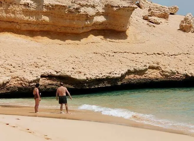 Una playa cercana a Muscat, capital de Omán. (EL CORREO)