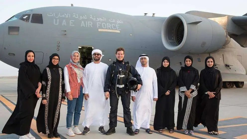  Miembros de la Comisión de Cine AUH junto al actor Tom Cruise.