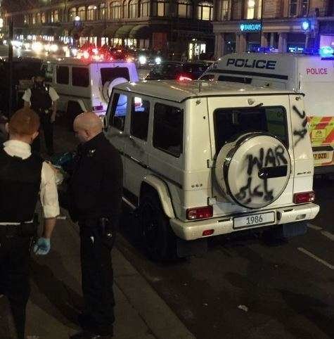 La policía londinense en el lugar del ataque al emiratí. 
