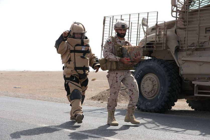 Fuerzas de EAU de la detección de explosivos. (WAM)
