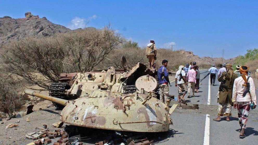 En la imagen de AFP, combatientes yemeníes cerca de la ciudad de Taiz.