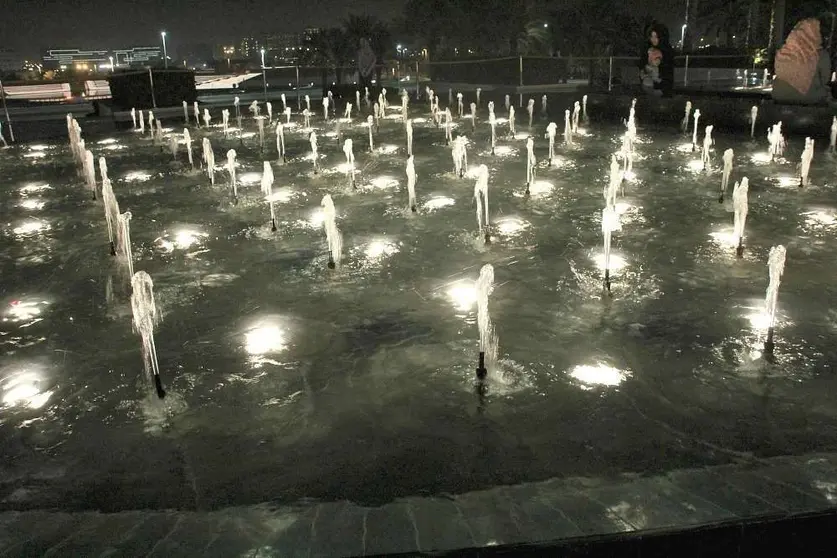 Fuente exterior en la Gran Mezquita de Abu Dhabi. (EL CORREO)