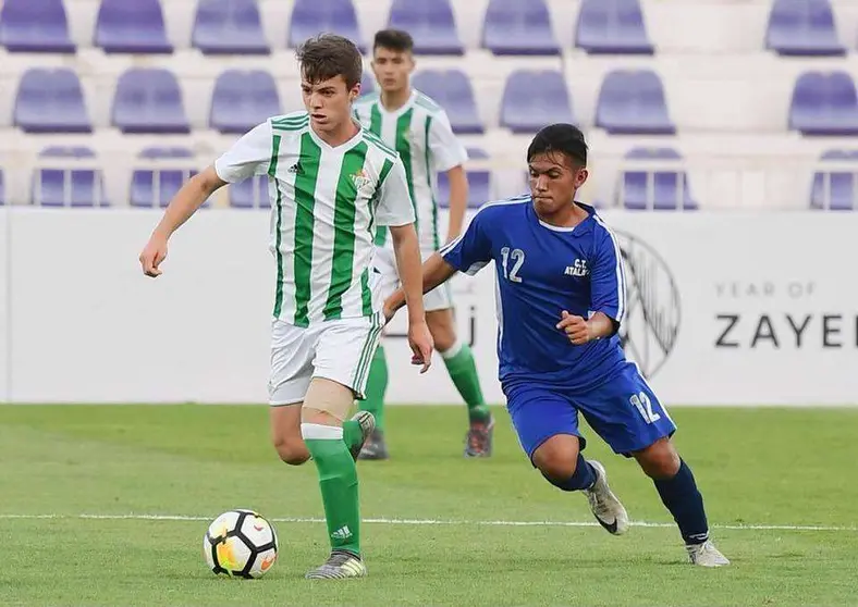 Un momento del encuentro entre el Real Betis y el Deportivo Atalaya en Al Ain.