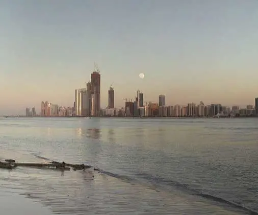 Imagen de una playa en Abu Dhabi.