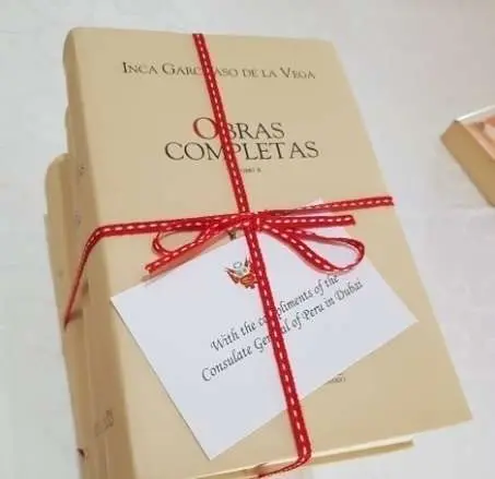 Donación de libros por parte del Consulado de Perú en Emiratos a la Sorbona. (Cedida)