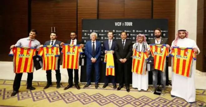 La expedición del Valencia recibida por el embajador en Arabia. 