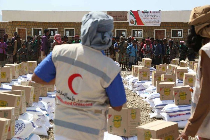 Entrega de ayuda humanitaria en Hadramaut. (WAM)