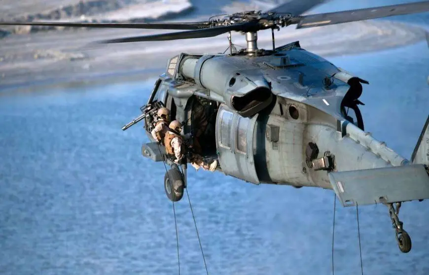 Fuerzas Armadas de EAU en acción durante un ejercicio militar.