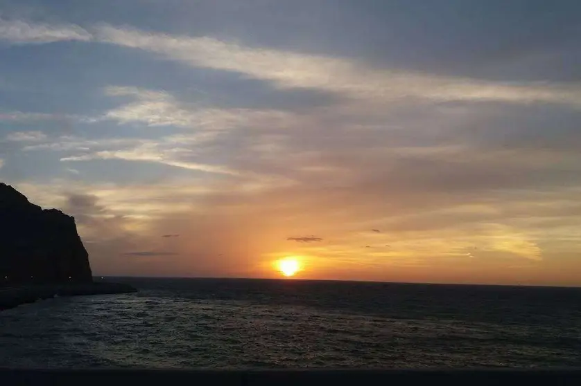 Atardecer en una playa en Emiratos Árabes. (EL CORREO)