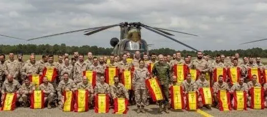 Foto de familia de los militares españoles antes de partir a Irak.