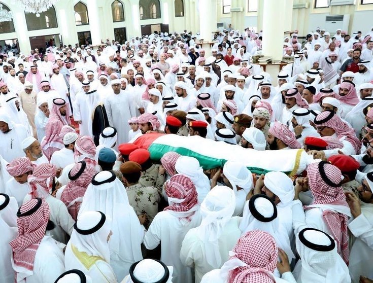 Un momento del entierro de un sargento fallecido en Yemen. (WAM)