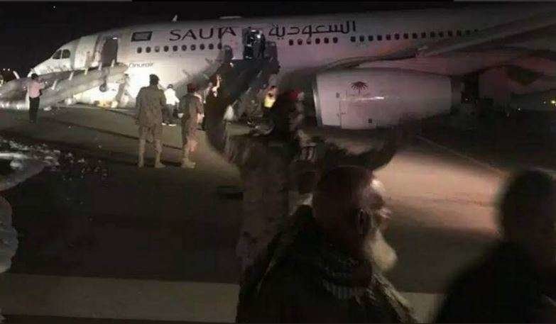 Una imagen del avión de saudia en la pista del aeropuerto de Jeddah.