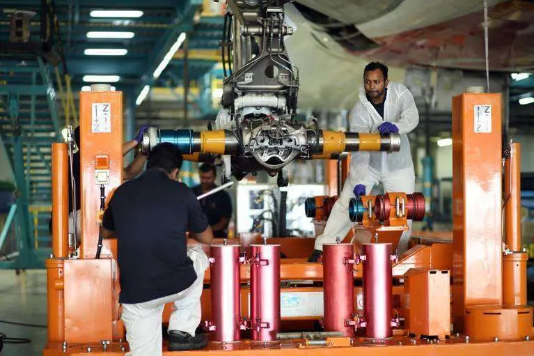 Un momento de los trabajos de ingeniería en el Emirates A380.