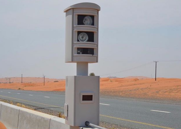 Un radar en una carretera de Sharjah.