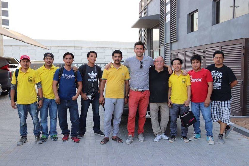 Daniel Tetley junto al equipo de ReHubic Dubai. (Cedida)