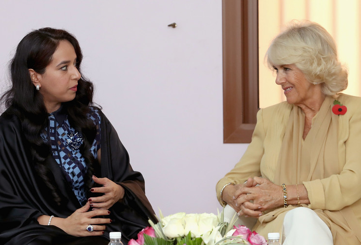 La fallecida jequesa Hala junto a la mujer del príncipe Carlos de Inglaterra.