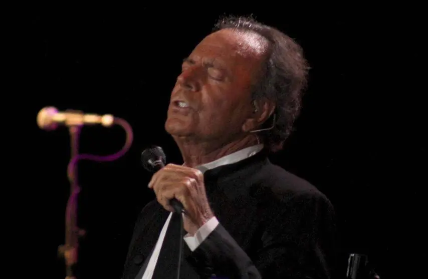 Concierto de Julio Iglesias en Sharjah. (R. Pérez)