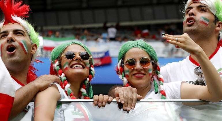 Mujeres iraníes en Rusia sin brazos cubiertos ni pañuelos en la cabeza. (Reuters)