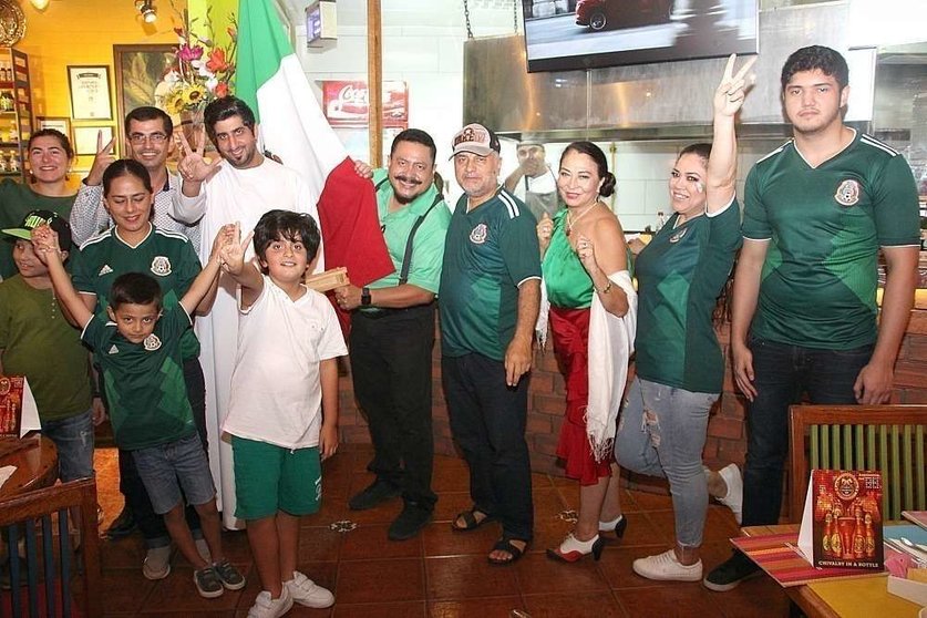 El ambiente que ofreció el restaurante María Bonita durante el partido México-Brasil fue extraordinario. (EL CORREO)
