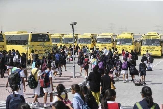 La salida de un colegio en Emiratos Árabes.