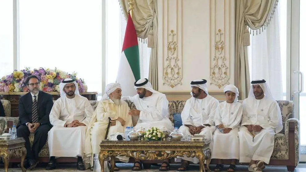 El príncipe heredero de Abu Dhabi recibe al jeque Abdullah bin Bayyah, presidente del Consejo de Fatwa de EAU. 