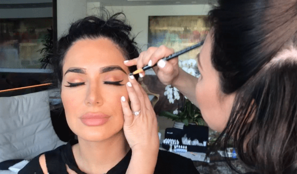 Huda Kattan en una sesión de belleza. 