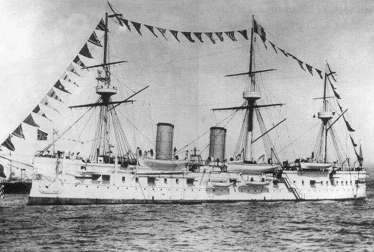 El barco de guerra ruso Dmitri Donskoi antes de su hundimiento.
