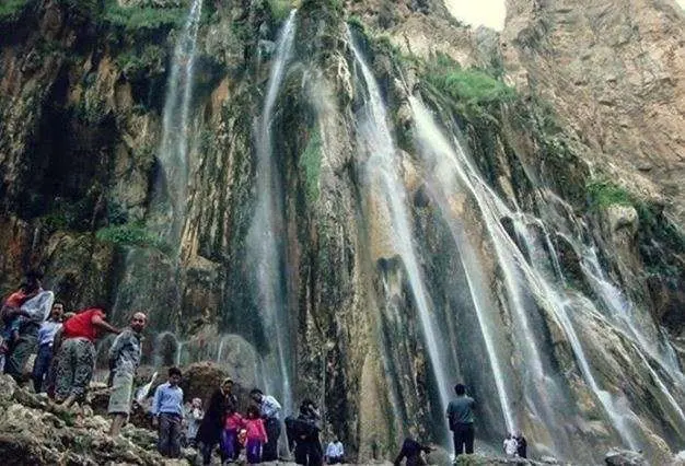 Cascadas de  Margoon en la provincia iraní de Fars.