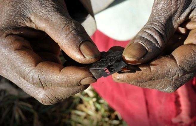En la imagen de Reuters, una herramienta utilizada en la mutilación genital femenina.